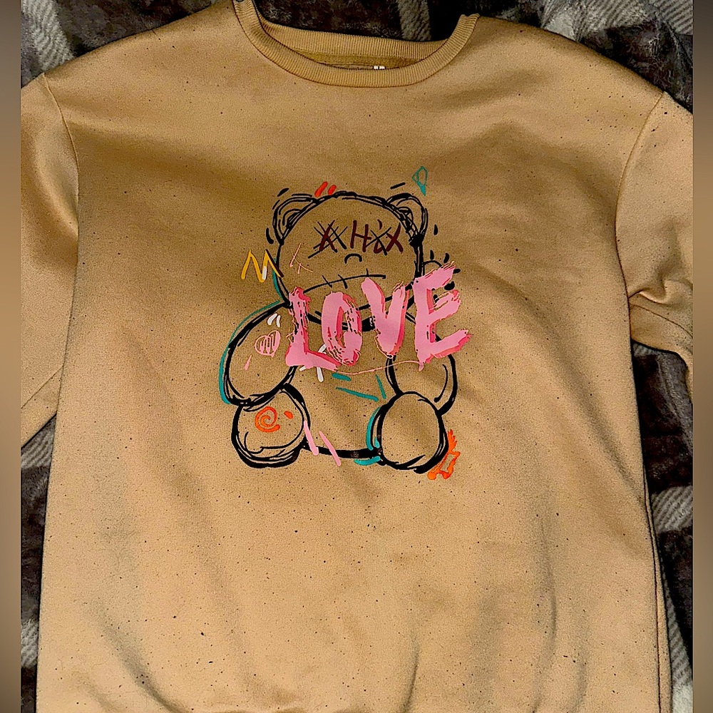 Cream colored women’s sweatshirt